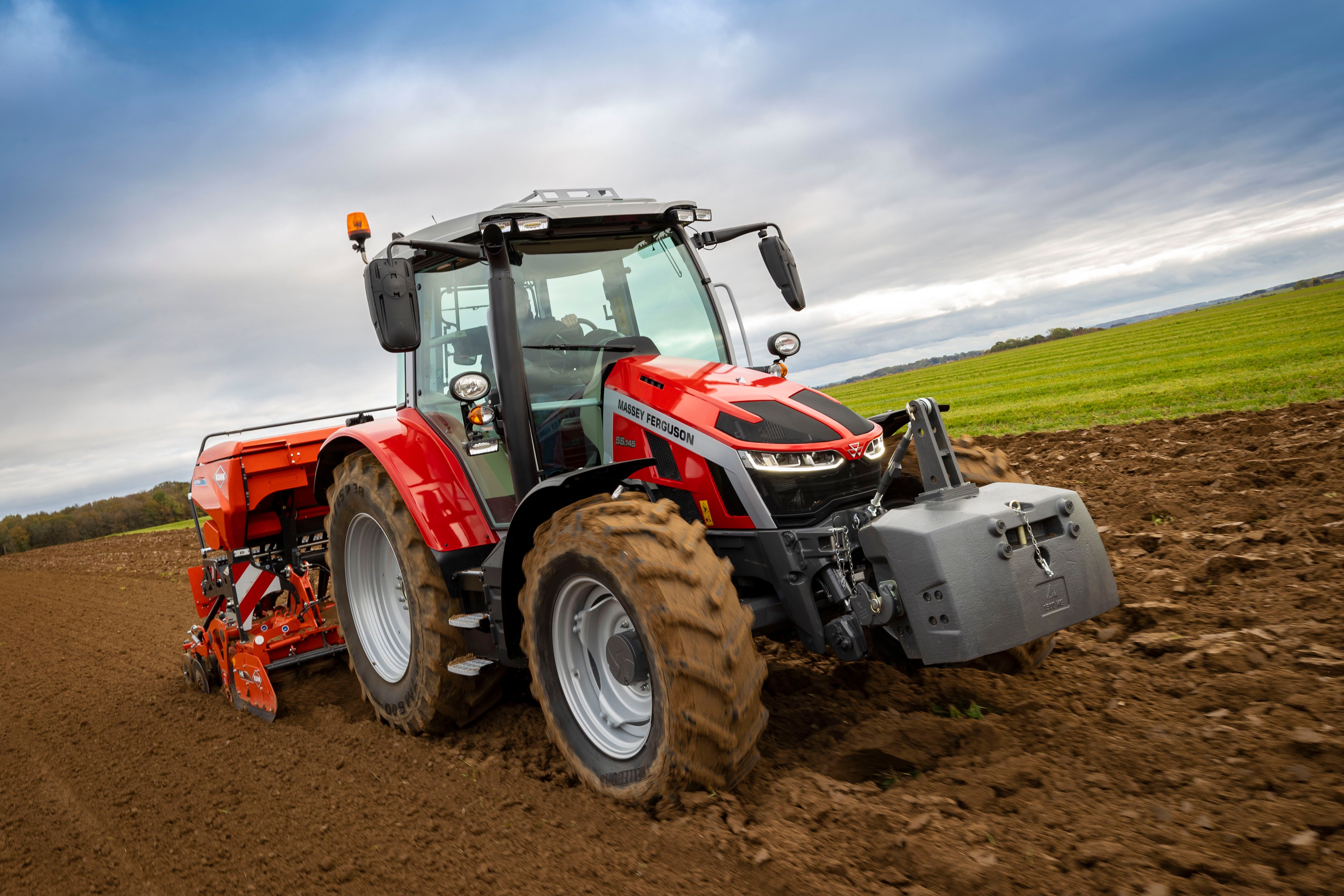 MF 5S.145 : pourquoi ce tracteur parle aux exploitations mixtes de l'Ouest